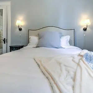 Elegant Colonial With Lovely Details And Character , Memphis United States